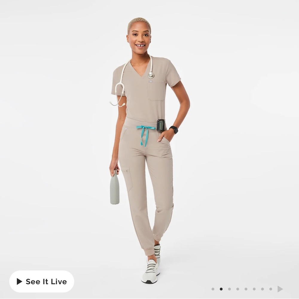 Limited Edition 💫 Figs Catarina Scrub Top & Zamora Jogger Scrub Pants in Khaki